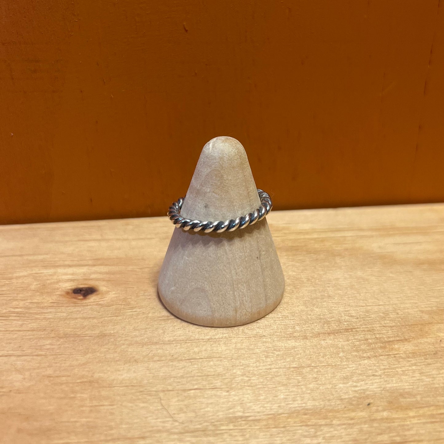 - Stand Alone Rope Ring -