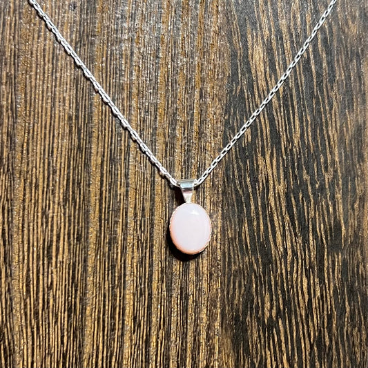 - Simple Pink Conch Necklace